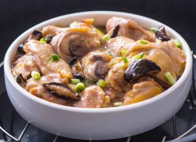 红烧培根金针菇的做法，烧烤培根金针菇的做法（每次做家人都说很好吃）