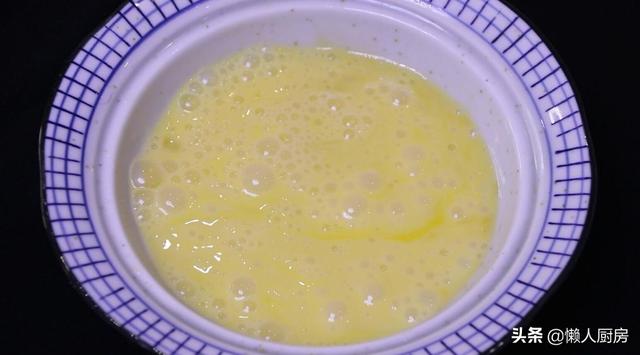 鸡蛋煎豆腐的家常做法，用调料蘸着吃太香了