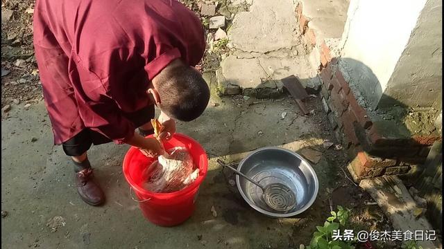 如何在家就能去腿毛，怎样在家就能去腿毛（大厨分享三十年褪鸭毛最实用的经验）