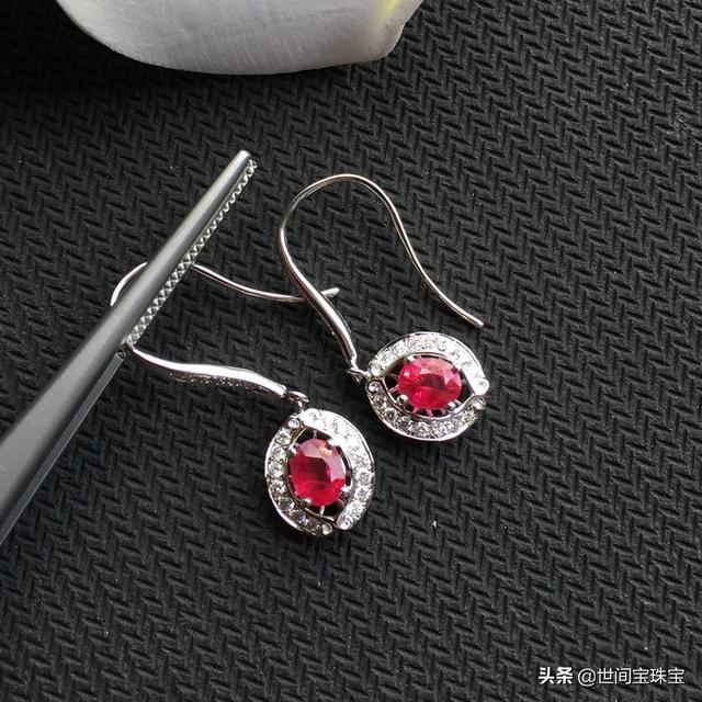 红碧玺如何鉴别，红碧玺鉴别方法（如何快速地区分出红碧玺与红宝石）