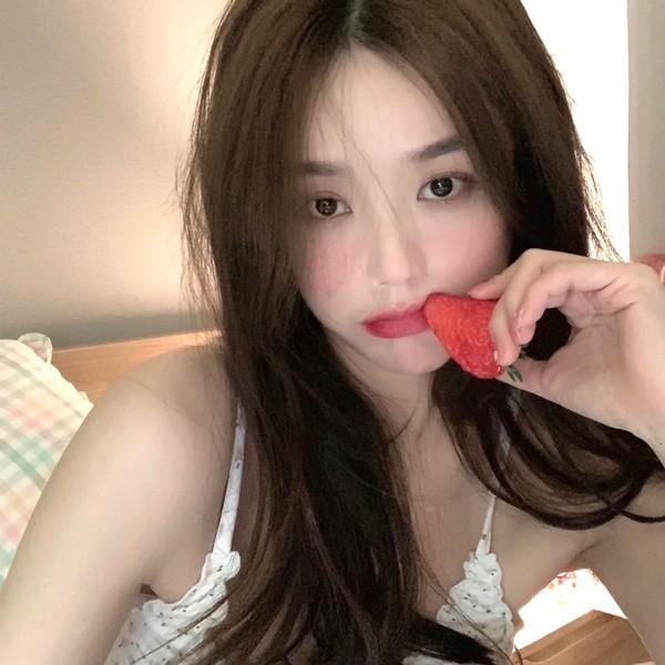 小妙招让头发立刻柔顺不干枯，让头发变得光亮柔顺的四种实用方法（让你的头发柔顺光泽）