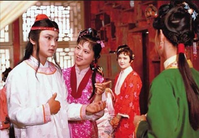 贾宝玉的人物形象分析，贾宝玉人物形象分析（《红楼梦》贾宝玉形象深度解读——“天下无能第一”是怎么炼成的）