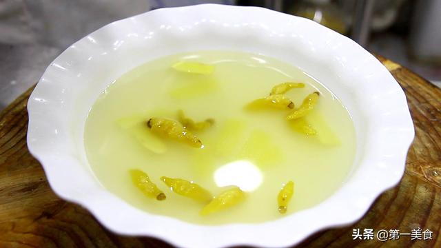 泡椒凤爪什么意思，网络词泡椒凤爪是什么意思（泡椒鸡爪快速简单的做法）