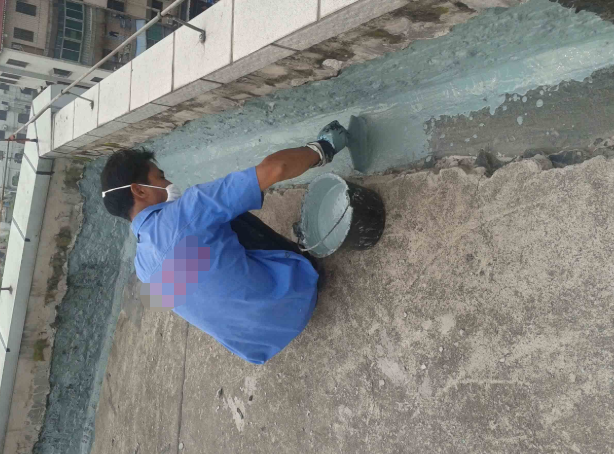 楼顶漏水用什么补漏最好，房顶漏水最好补漏方法（记住这5种材料的不同）