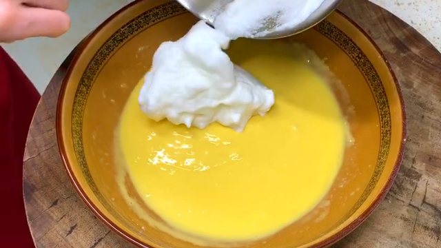 做简单的又好吃的蛋糕，怎么做又好吃又简单的蛋糕（家里有鸡蛋和面粉）