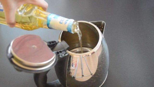 热水瓶内胆水垢怎么去除，热水瓶内胆里的水垢怎么去除（热水壶水垢特别厚）