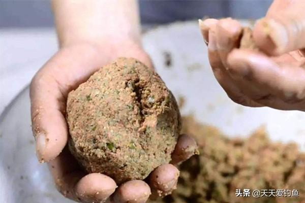 钓鲤鱼鱼技巧，钓鱼钓鲤鱼的秘诀（关键技巧是这四个）