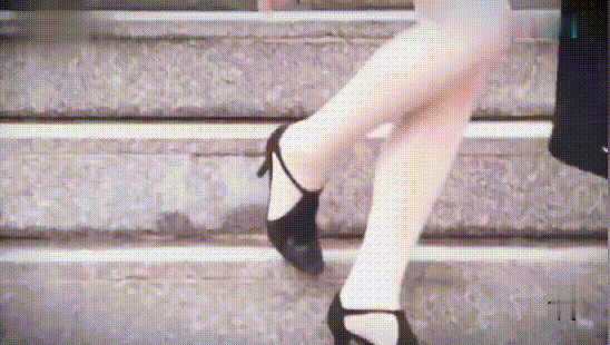 火玫瑰剧情介绍，火玫瑰剧情介绍分集（她演的火玫瑰是演艺生涯中一抹灿烂的光）