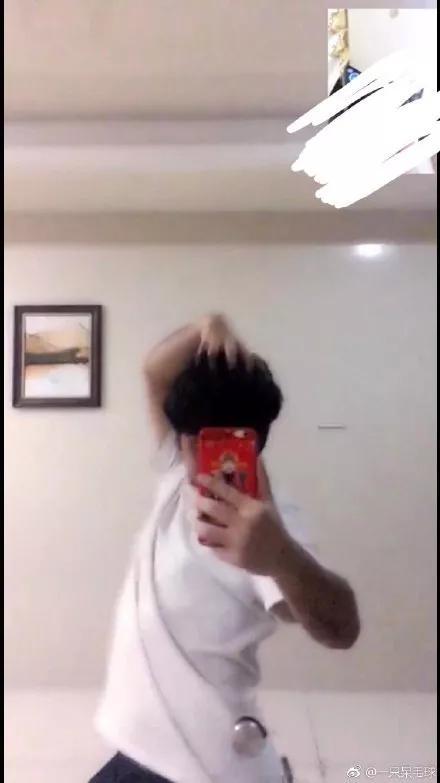 激光雨是什么梗，激光雨歌词什么意思（他竟然给我表演这个...）