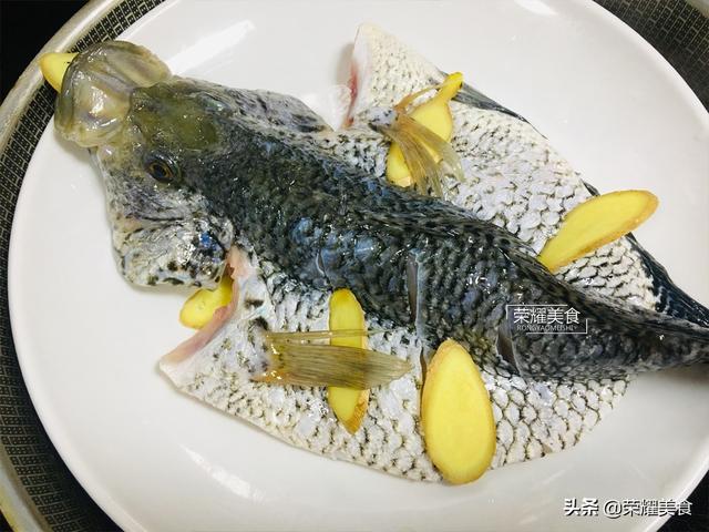 花斑鱼怎么做好吃，花斑鱼切片怎么做（加盐和料酒就错啦）