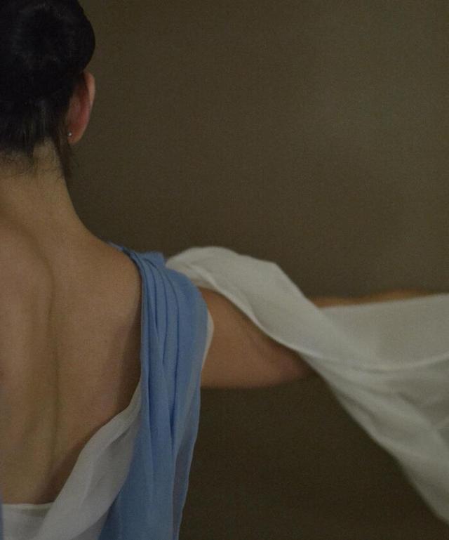 允言：优质魅力女生头像/你是温暖逆光而来，允言的意思是什么微信（配得上这世间所有的好。）