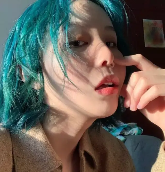 念七 精致女生染发社会酷头像微信，念七 精致女生染发社会酷头像（各种发色的小姐姐头像）