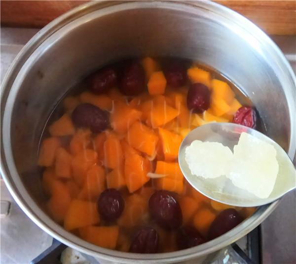 干百合怎么泡发，干百合怎么炒（婆婆每天早晨1碗“它”）