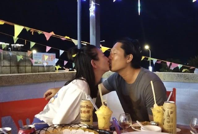 姚晨前老公是谁，姚晨的老公是谁（姚晨前夫凌萧肃罕见秀恩爱）