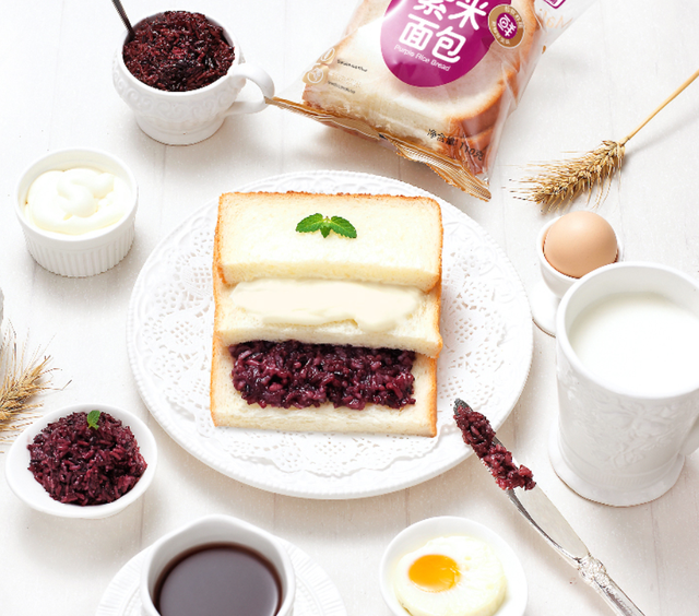 紫米面包的热量，一天吃两个紫米面包会胖吗（吃一次就能爱上的早餐面包）