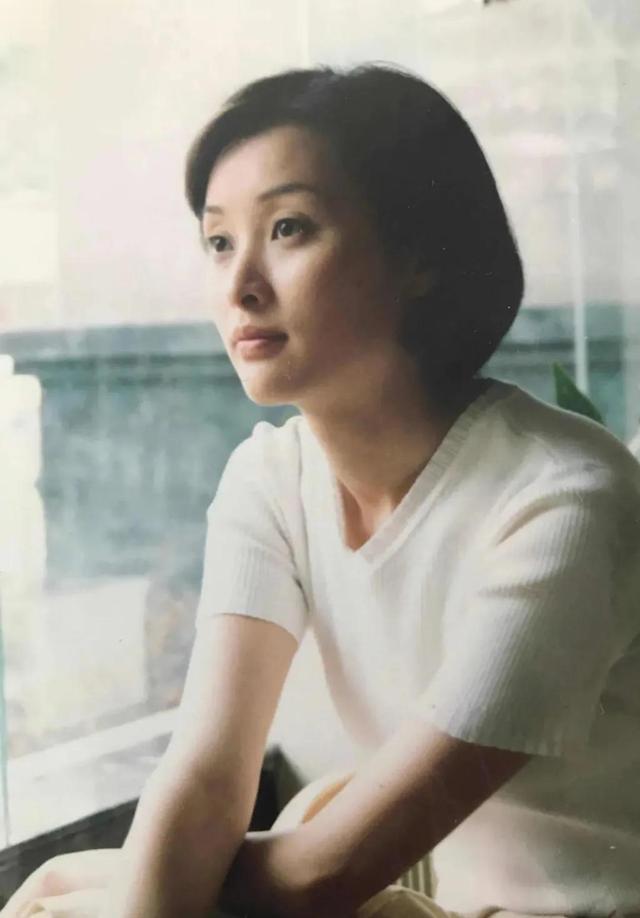 「上海名媛」吴越：花6年捧红前男友，却惨遭抛弃，至今未婚未孕