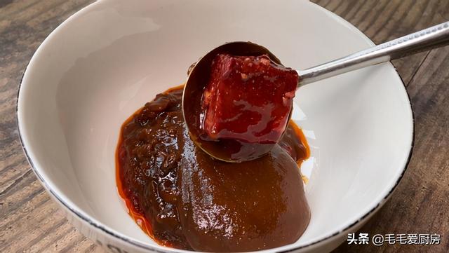 豆腐乳酱的制作方法，豆腐乳酱的制作方法视频（想吃酱大骨别去饭店了）