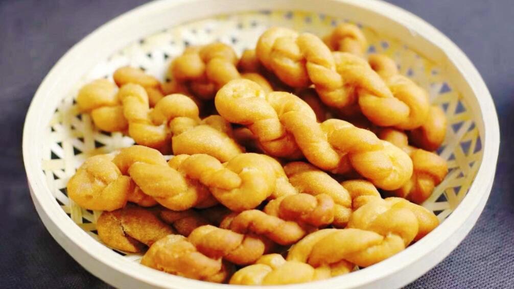 【小麻花】做法步驟圖 2分鐘就能學會 口感酥脆不發硬-起舞食譜網