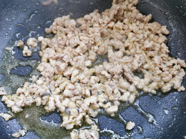 做梅干菜烤饼方法，烤梅干菜饼的做法（教你做又香又脆的梅干菜烧饼）