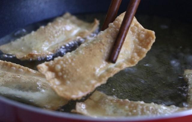 馄饨皮制作方法，正宗馄饨皮的制作方法窍门（2元的馄饨皮）