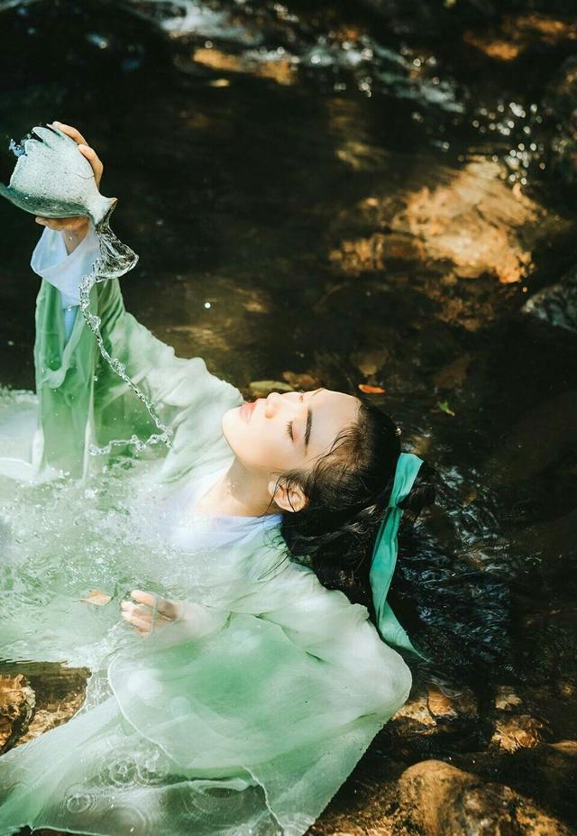 下一句是什么，五岳归来不看山下一句是什么（“今朝有酒今朝醉”的下一句是什么）