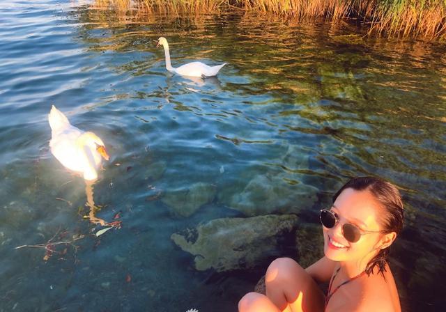 李佳萱是什么电视剧中的人物，李佳萱是什么电视剧中的人物女（与网球名将费德勒合影打破次元壁）