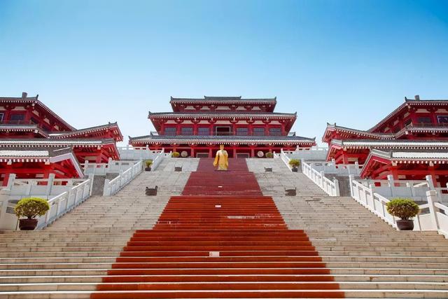 阿房宫遗址在哪里，阿房宫是秦朝遗址吗（耗时五年建成的阿房宫景区）