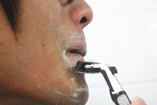 剃须是每天必须的理容过程，男性刮胡子也有讲究