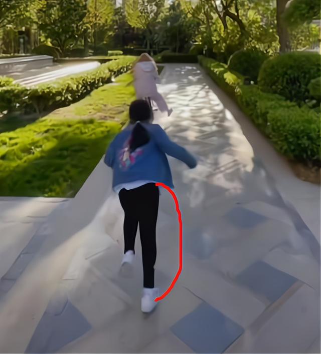 王宝强女儿叫什么，王宝强的女儿多大了（王宝强10岁女儿初长成）