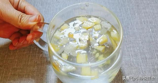 柠檬和什么水果最配啊，柠檬跟什么比较配（闺蜜月瘦15斤的秘诀）