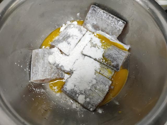 清炖带鱼的做法有哪些，怎么做清炖带鱼（别再放面粉了）