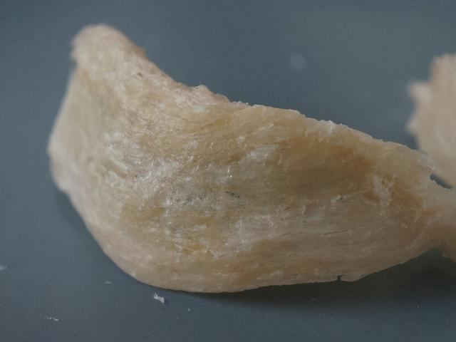 假燕窝和真燕窝区别，真燕窝与假燕窝的区别（如何辨别“真假”燕窝）