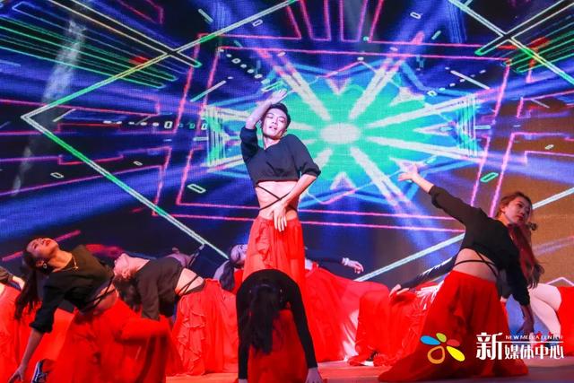 外婆的澎湖湾串词，外婆的澎湖湾串词主持人（2019元旦晚会）