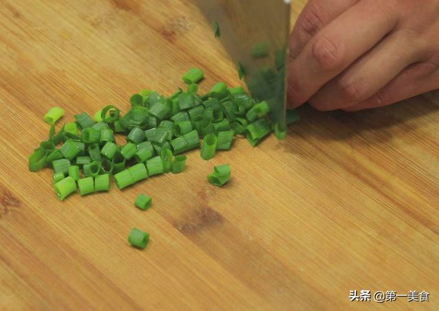 炸酥肉的家常做法，酥肉制作方法（厨师长教你传统炸酥肉的家常做法）