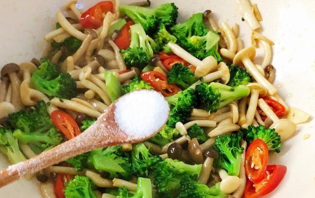 通便减肥食物，通便减肥食物有哪些（便秘最怕这3种菜）