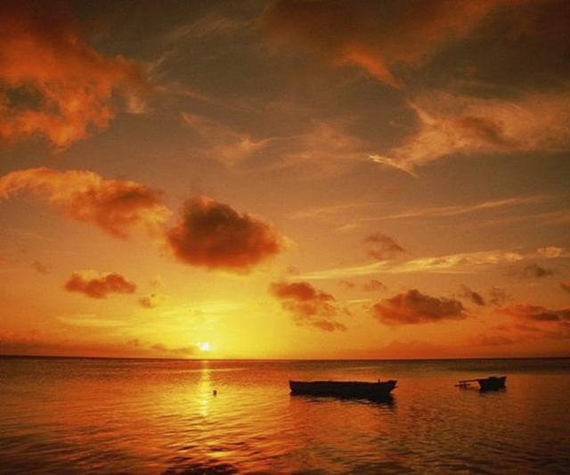 情侣约会亲亲适合去哪些场所，情侣想亲亲去哪约会（世界上的15个完美接吻地）