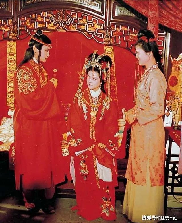 我与春风皆过客你携秋水揽星河什么意思，我与春风皆过客（君携秋水揽星河的出处考及赏析）