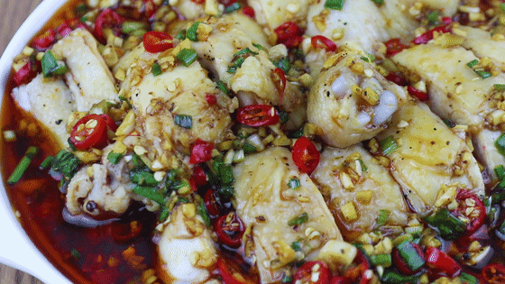 怎样做出美味嫩滑的白切鸡呢，白切鸡怎样做才嫩（麻辣爽滑口水鸡做法）