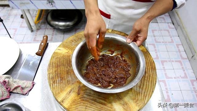 土匪猪肝的做法，土匪猪肝正宗做法是什么（厨师长教你土匪猪肝的做法）