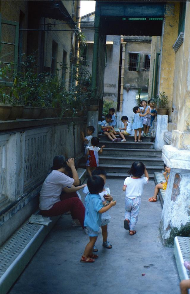 1985年出生是什么命，1985年生肖牛什么命（彩色老照片：1985年的中国）