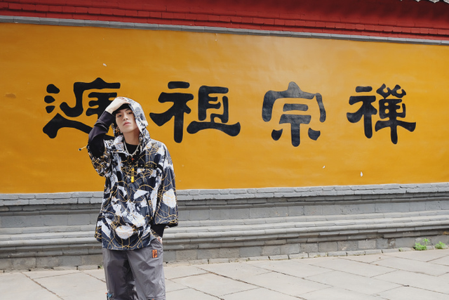 特步发布会中的PPT动画，特步广告语（新品融合中国元素获好评）