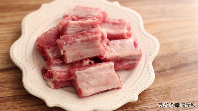 番茄酱酸甜排骨的做法，酸甜排骨用什么番茄酱（教你在家做茄汁排骨）