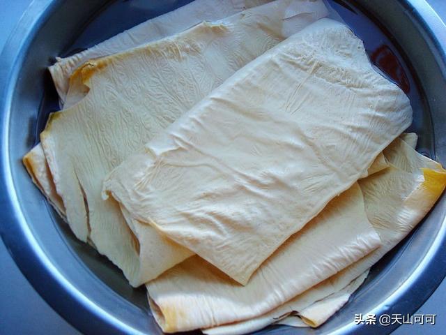 豆油皮怎么做好吃，油炸黄豆怎么又脆又酥（这是豆油皮最好吃的做法）