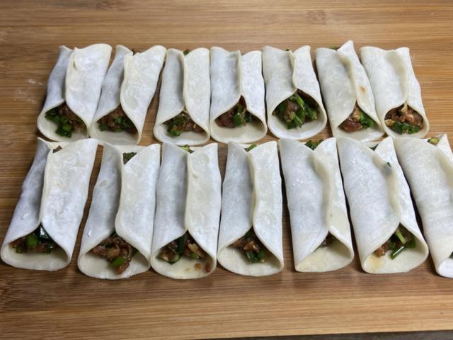 锅贴的正确煎法，锅贴怎么煎又脆又香（用淀粉水和面粉水都不对）