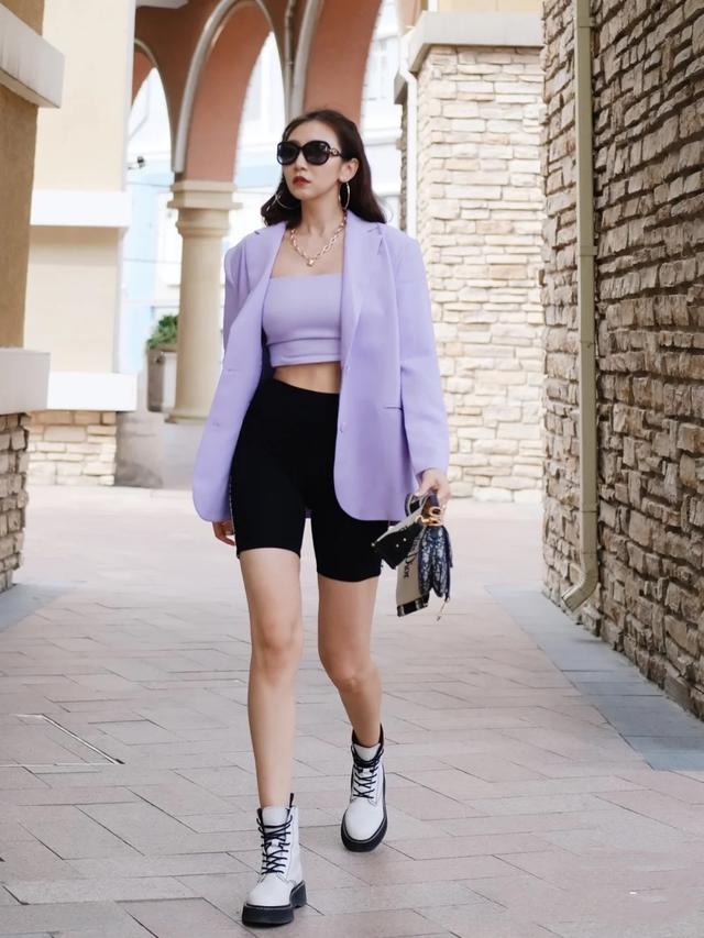 马丁靴搭配什么裤子好看，马丁靴配什么裤子好看女（马丁鞋子怎么搭配裤子）