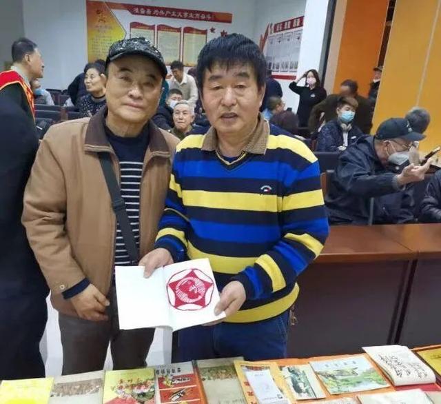 五角星图案剪刻方法，五角星图案剪刻方法大全（一张雷锋剪纸的故事<作者）