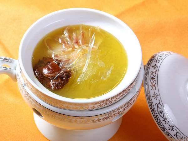 鱼翅羹家常做法，鱼翅羹家常做法视频（舌尖上的菜谱之鱼翅炖乌鸡汤）