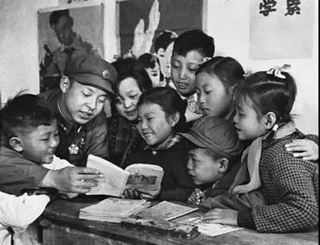 雷锋的英雄事迹，雷锋感人至深的10个瞬间