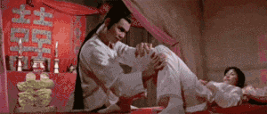 梦见自己穿裙子，梦见自己穿裙子是怎么回事（老婆第一次穿裙子坐公交吓得身后的小哥连连后退）