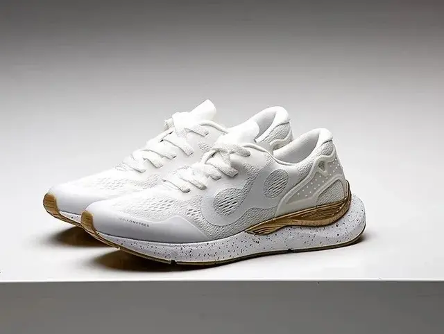 耐克运动鞋价格，耐克鞋一般多少钱（同款材质、高颜值的运动鞋）